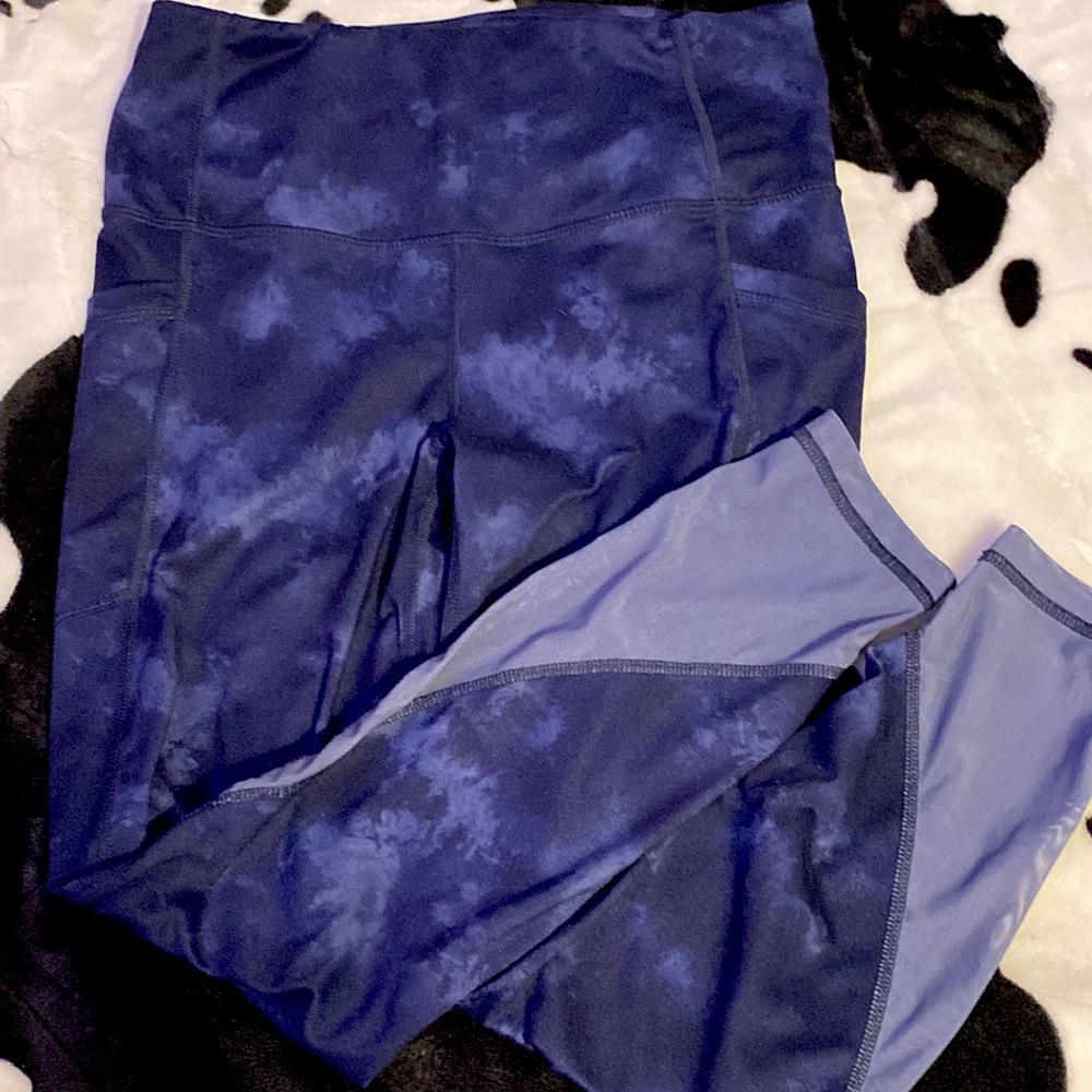 Athletes Velocity camo leggings w/ pockets. one pocket on each upper thigh .